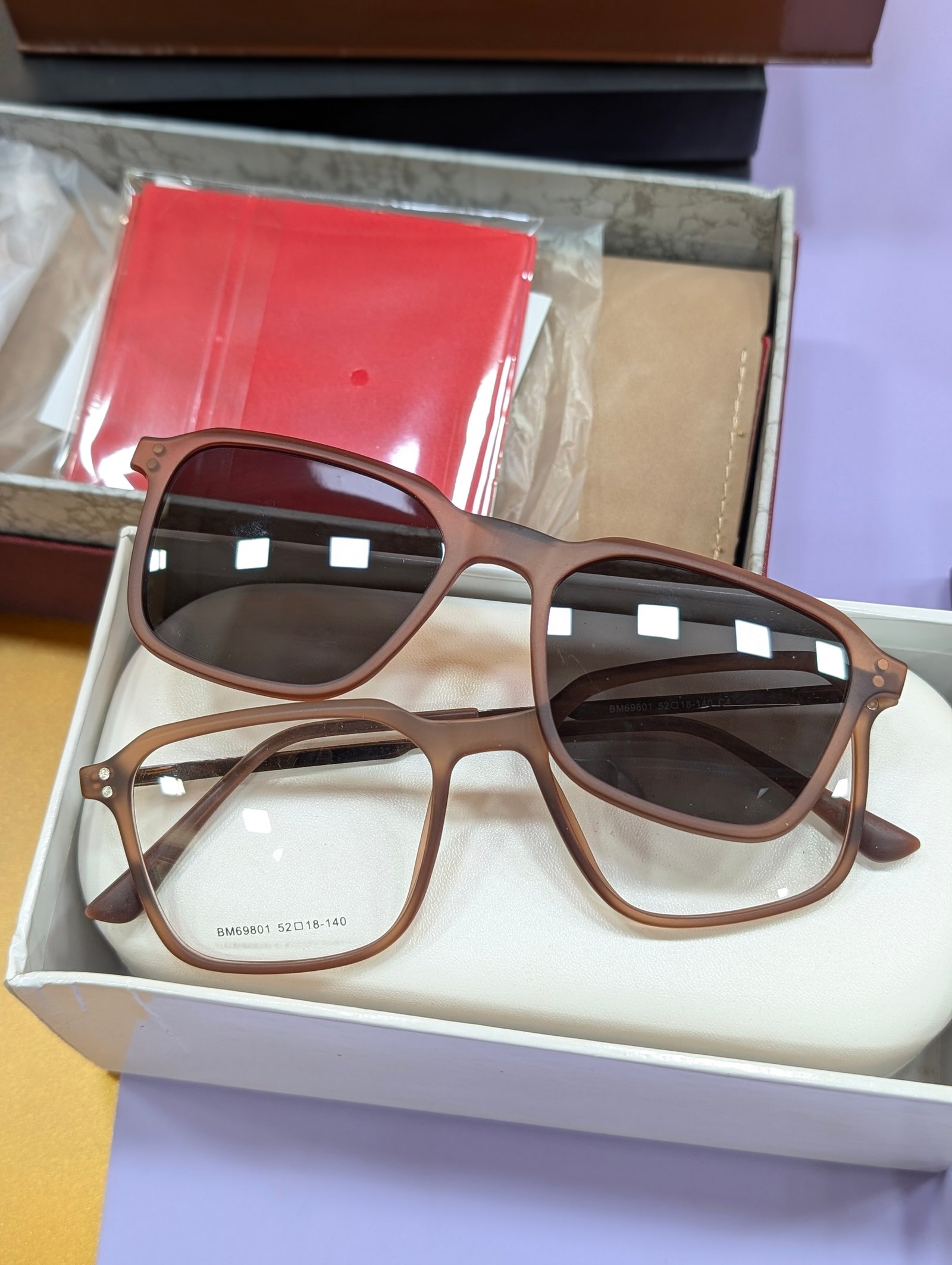 Clip on 08166
