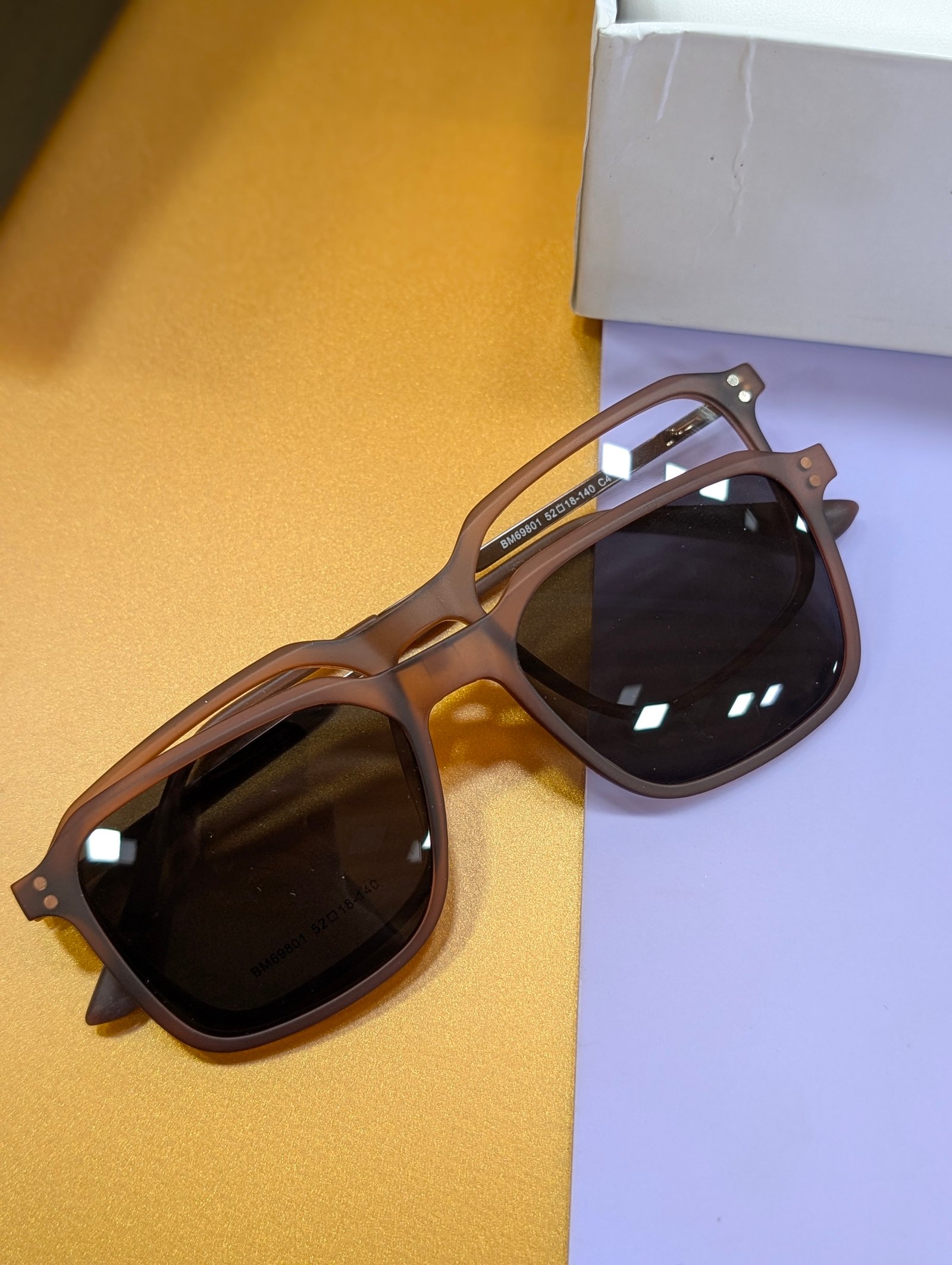 Clip on 08166