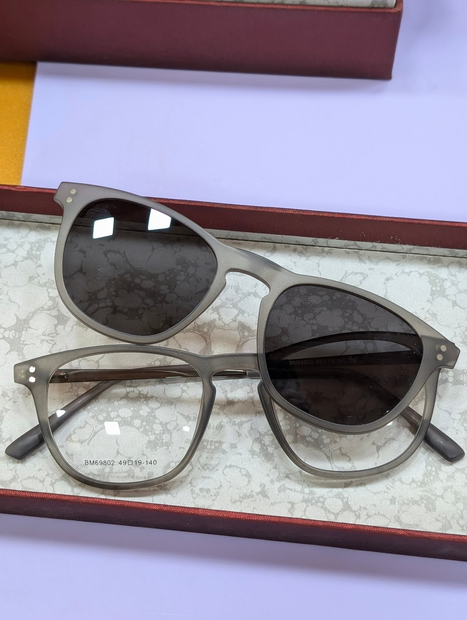 Clip on 091761