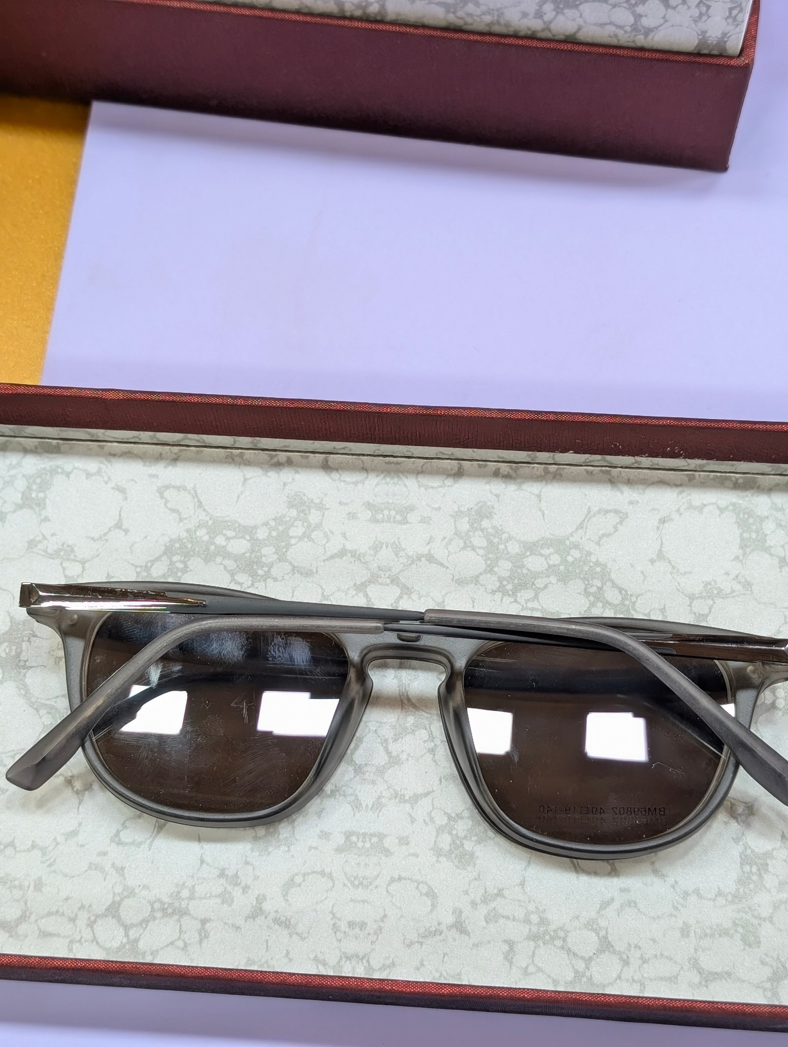 Clip on 091761