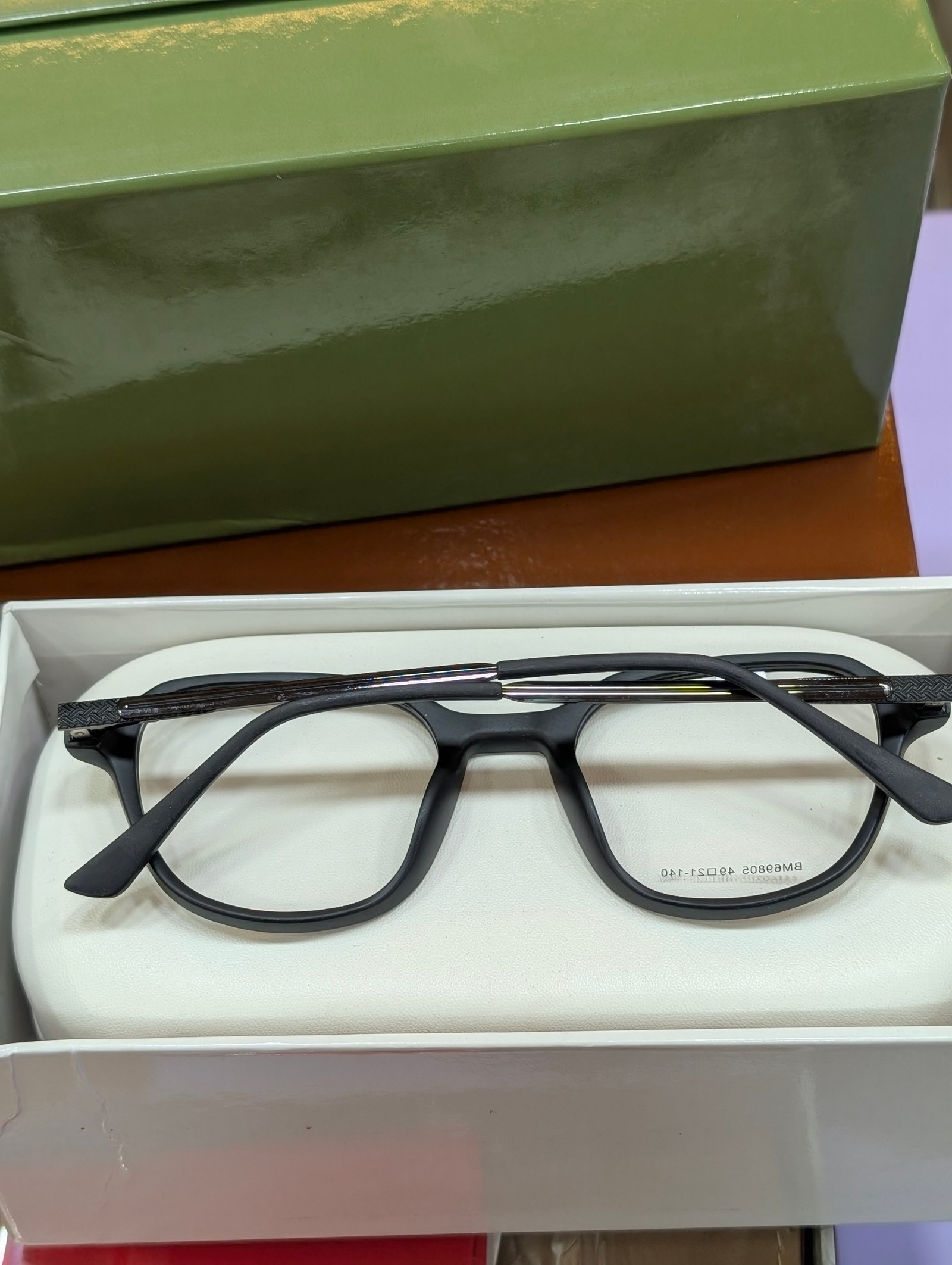 Clip on 091766