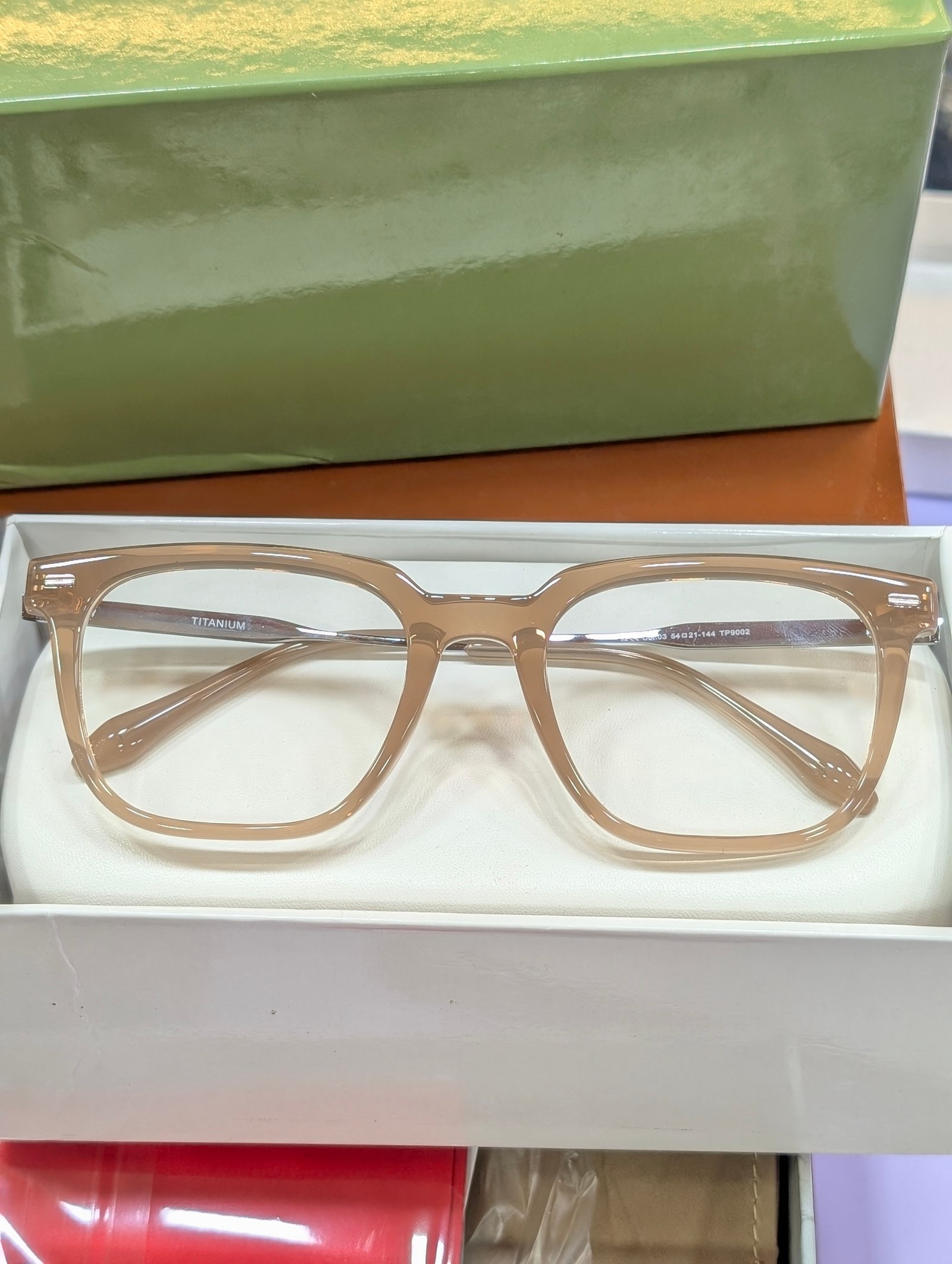 Clip on 09754